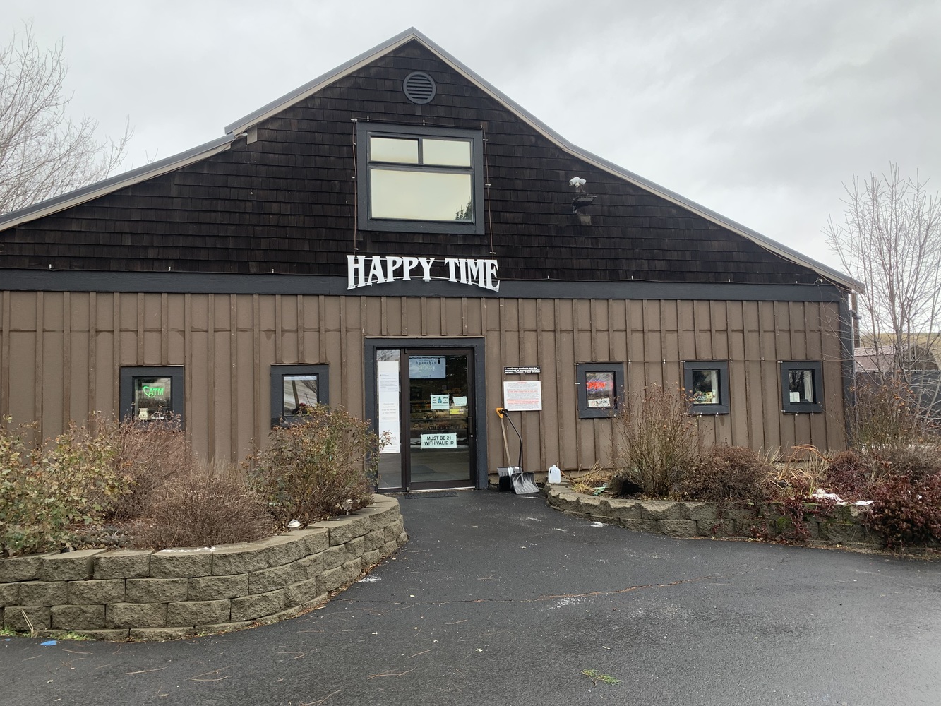 The exterior of Happy Time Weed Dispensary in Pullman